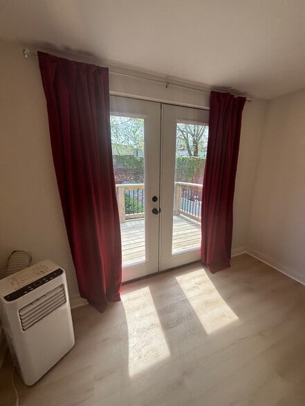 Building Photo - 452 Belgrade St