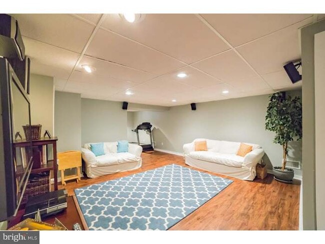 Building Photo - 427 Oakmont Ct