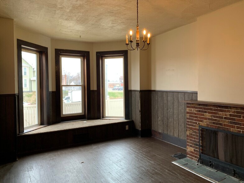 Building Photo - 210 S 3rd St