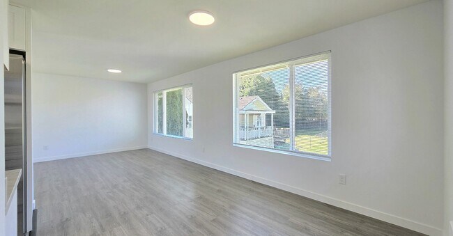 Building Photo - BlyLua