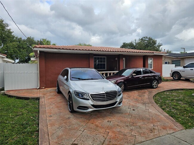 Building Photo - 651 SW 66th Ave