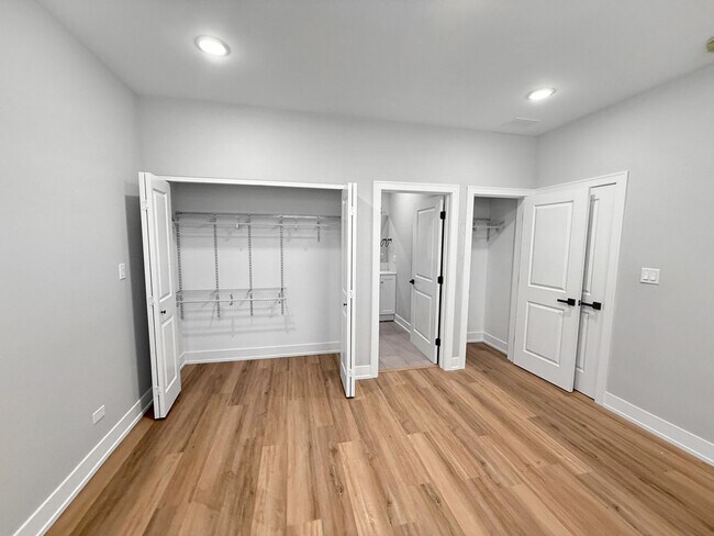 Building Photo - 6218 S King Dr