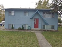 Building Photo - 4 Bedroom, 2 Bath Home Central Coeur d'Alene