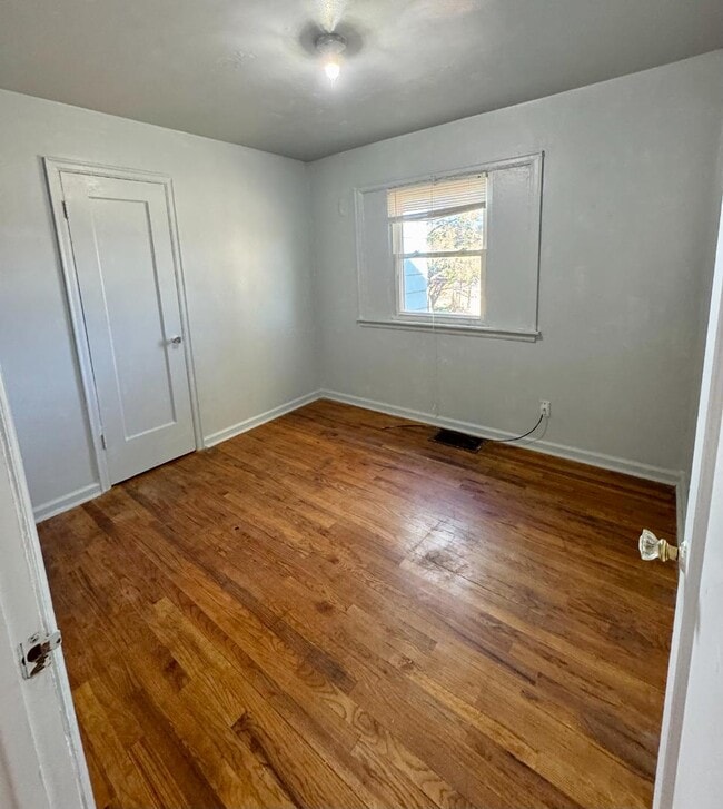 Building Photo - 1323 Cherry St