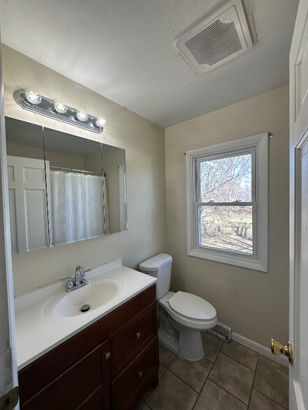 Building Photo - 6902 Ardelle Dr