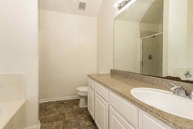 Building Photo - 1711 Rock Ridge Dr