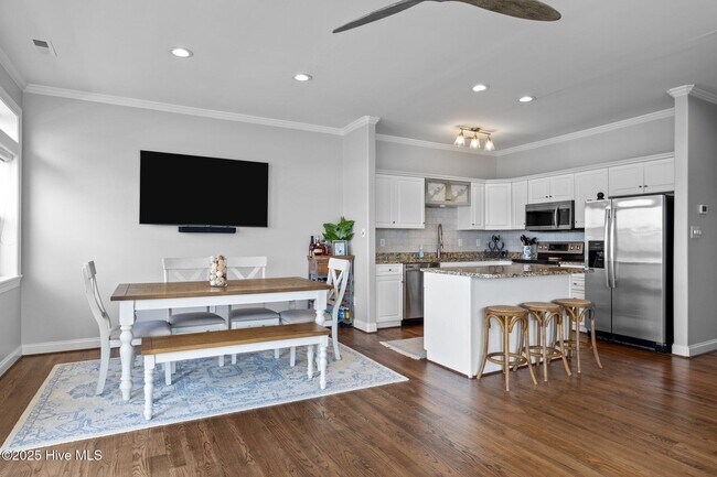 Building Photo - 8632 Sound Dr