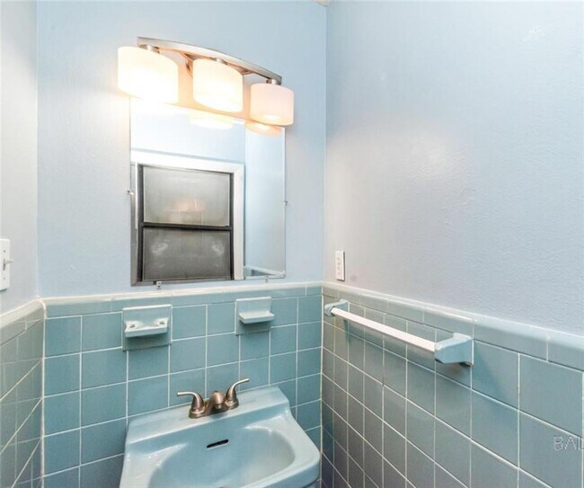 Building Photo - 2655 N Harbor Dr