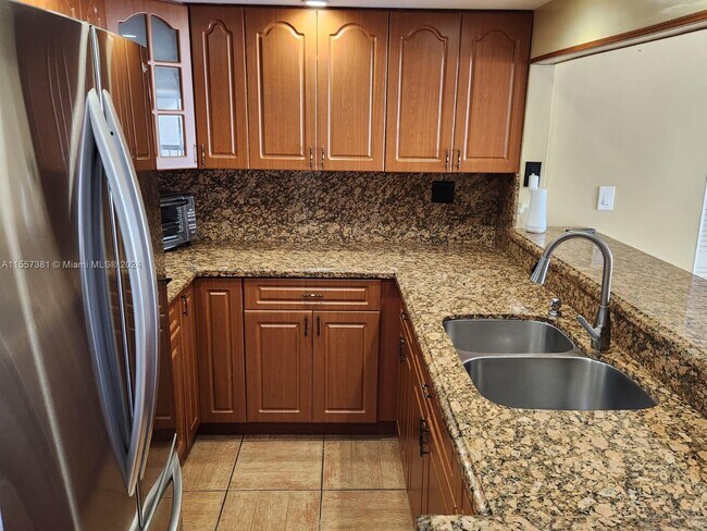 Building Photo - 995 SW 84th Ave