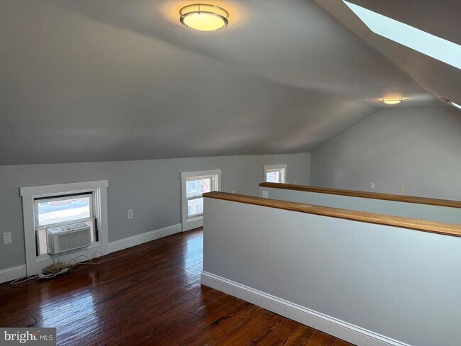 Building Photo - 9 Cedar Ave