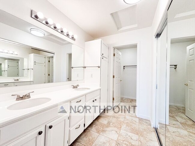 Building Photo - River Run Condo -Top Floor - 3 bed 2 bath