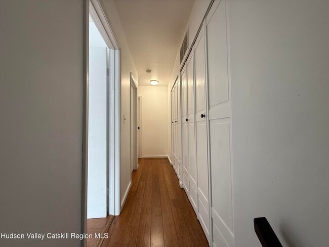 Building Photo - 259 Village Ct