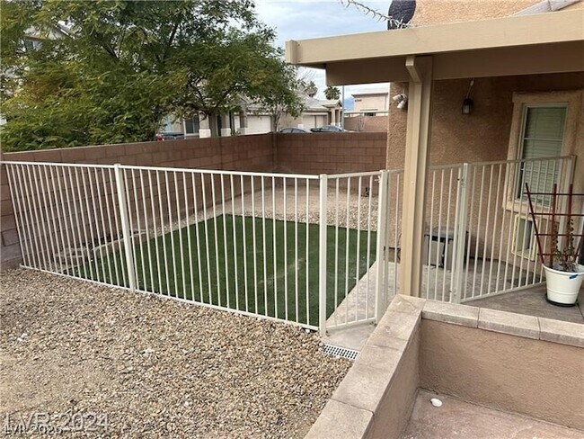 Building Photo - 2805 Alma Lidia Ave