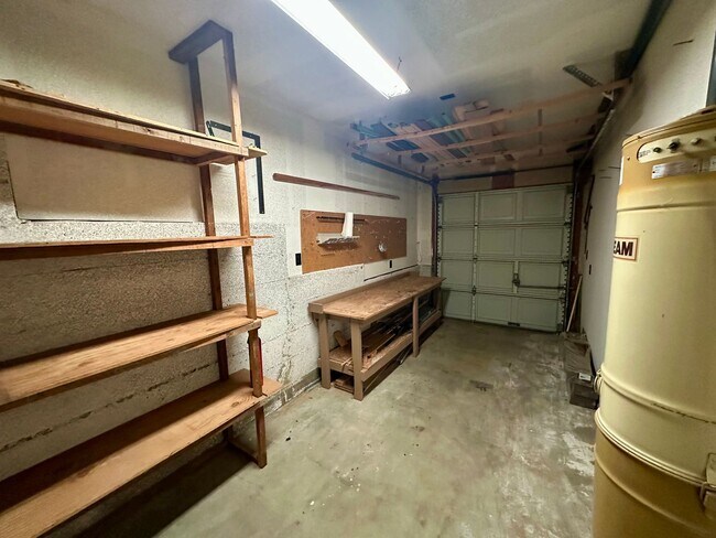 Building Photo - Beautiful 4-Bedroom Home with Stunning Vie...