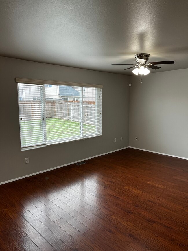 Building Photo - 9982 Greenleaf Loop SE