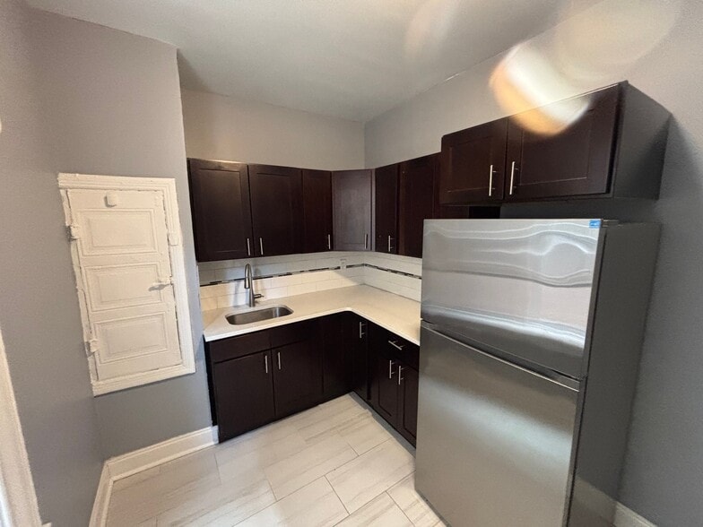 Building Photo - 645 Bergen Ave