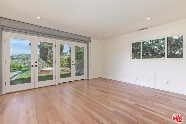 Building Photo - 2670 Carmar Dr