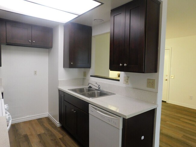 Building Photo - 4821 King Cir