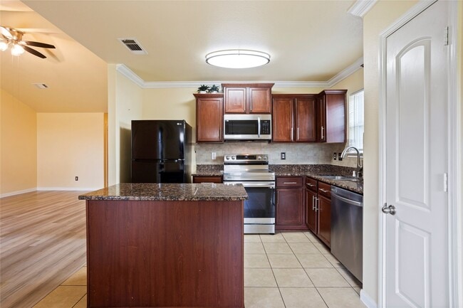 Building Photo - 9427 Gold Mountain Dr