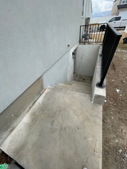 Building Photo - 844 N Basalt