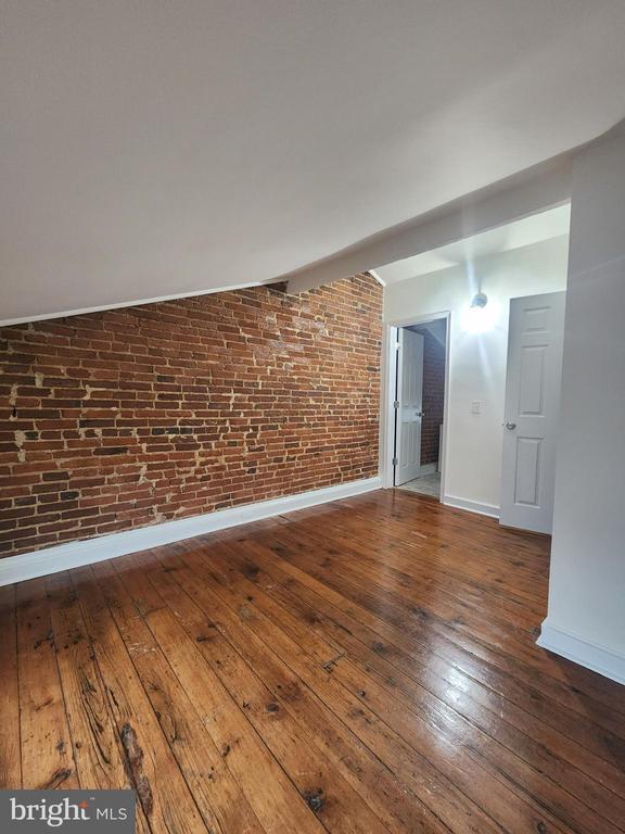 Building Photo - 23 E Wheeling St