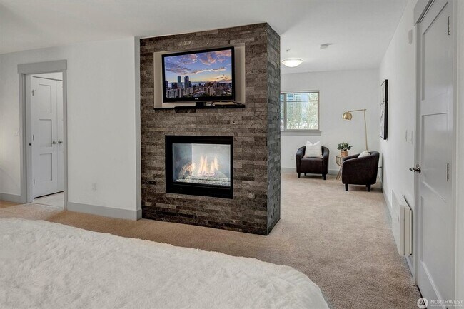 Building Photo - 3Bd/2Ba Bellevue Condo