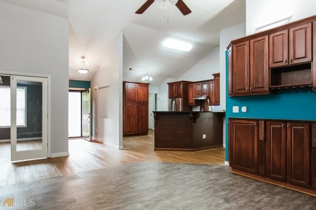 Building Photo - 137 Bristol Woods Dr