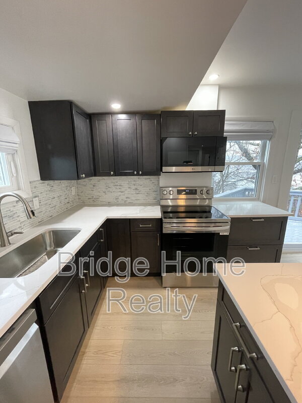 Building Photo - 107 Shoup St