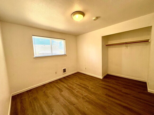 Building Photo - Cozy & Clean 3BR Home in North Tacoma