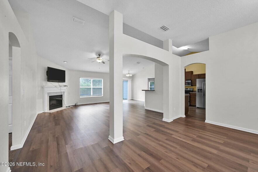 Building Photo - 10810 Stanton Hills Dr E
