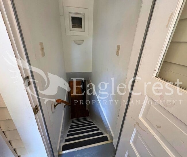 Building Photo - Beautifully Renovated Historic 3 Bedroom Home