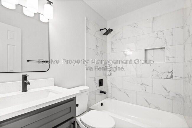 Building Photo - 3085 Circle Gate Dr