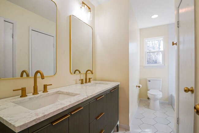 Building Photo - 908 Ryecroft Rd