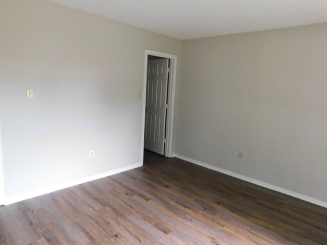 Building Photo - 1125 McGowan Dr