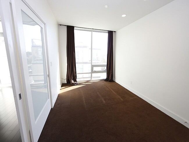 Building Photo - Rare Rental in Greenbridge!  Live in the m...