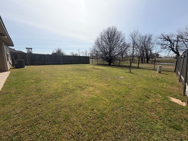 Building Photo - This home will go fast!! Super clean and ready for new tenant!