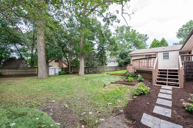 Building Photo - 8929 42 Ct