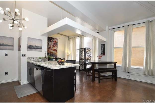 Building Photo - 215 W 7th St