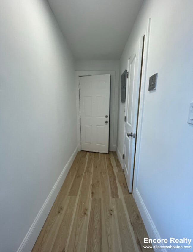 Building Photo - 117 Orleans St