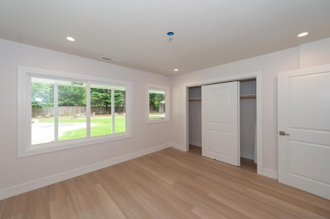 Building Photo - 9 Odell Pl