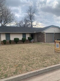 Building Photo - Renovated 3 Bedroom/ 1.5 Bath in Great Neighborhood