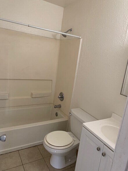 Building Photo - 1113 Circle City Dr