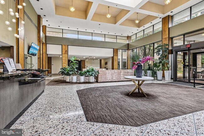 Building Photo - 3709 S George Mason Dr