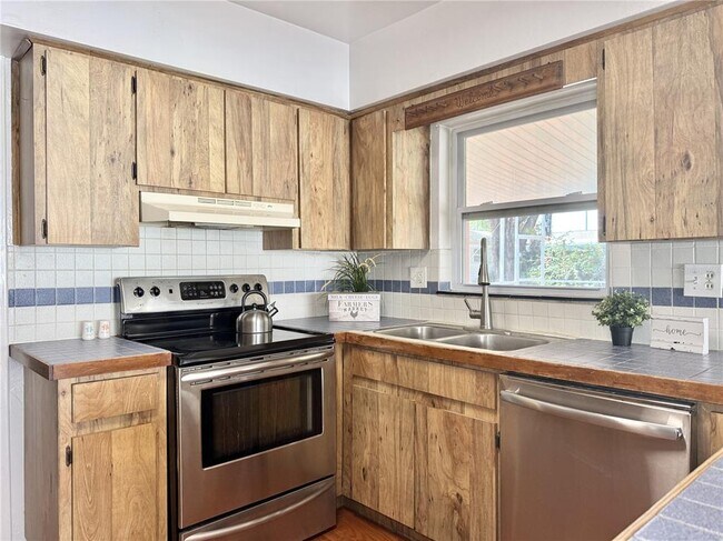 Building Photo - 2523 Krueger Ln