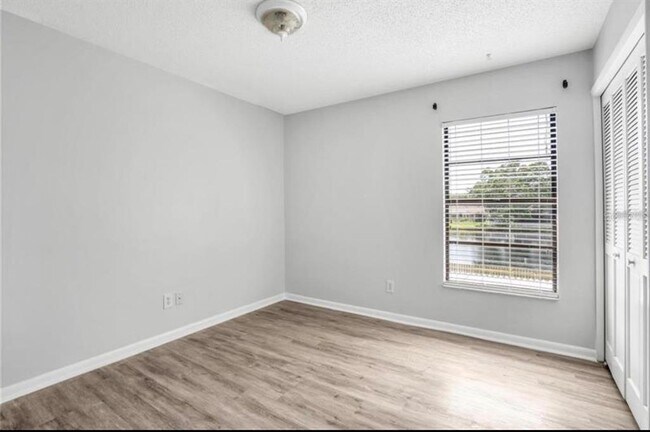 Building Photo - 16208 Pebblebrook Dr