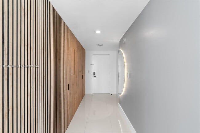 Building Photo - 90 SW 3rd St