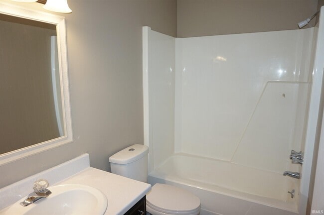 Building Photo - 7231 Elmbrook Dr