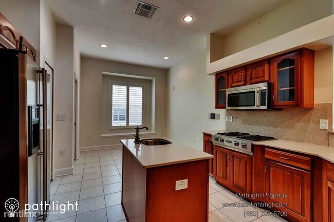 Building Photo - 4 br, 2 bath House - 8331 Lagerfeld Drive