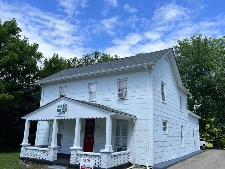 Primary Photo - 215 N College Ave