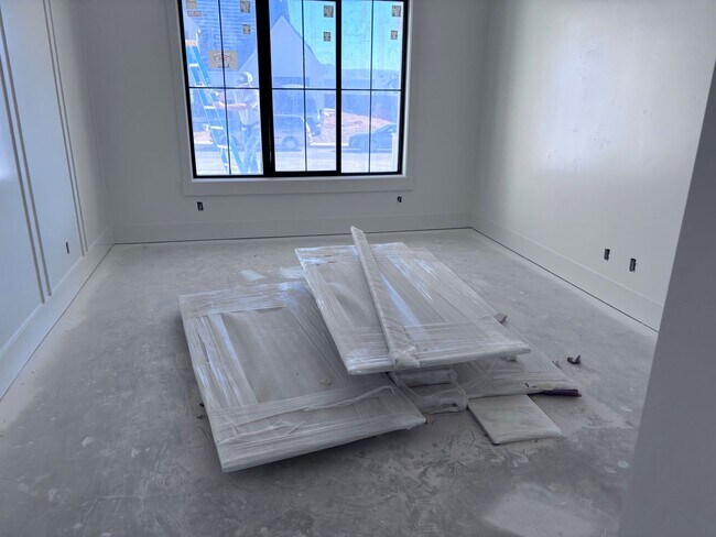 Building Photo - Gorgeous 7 bed 8 bath home with Swimming Pool and RV Garage